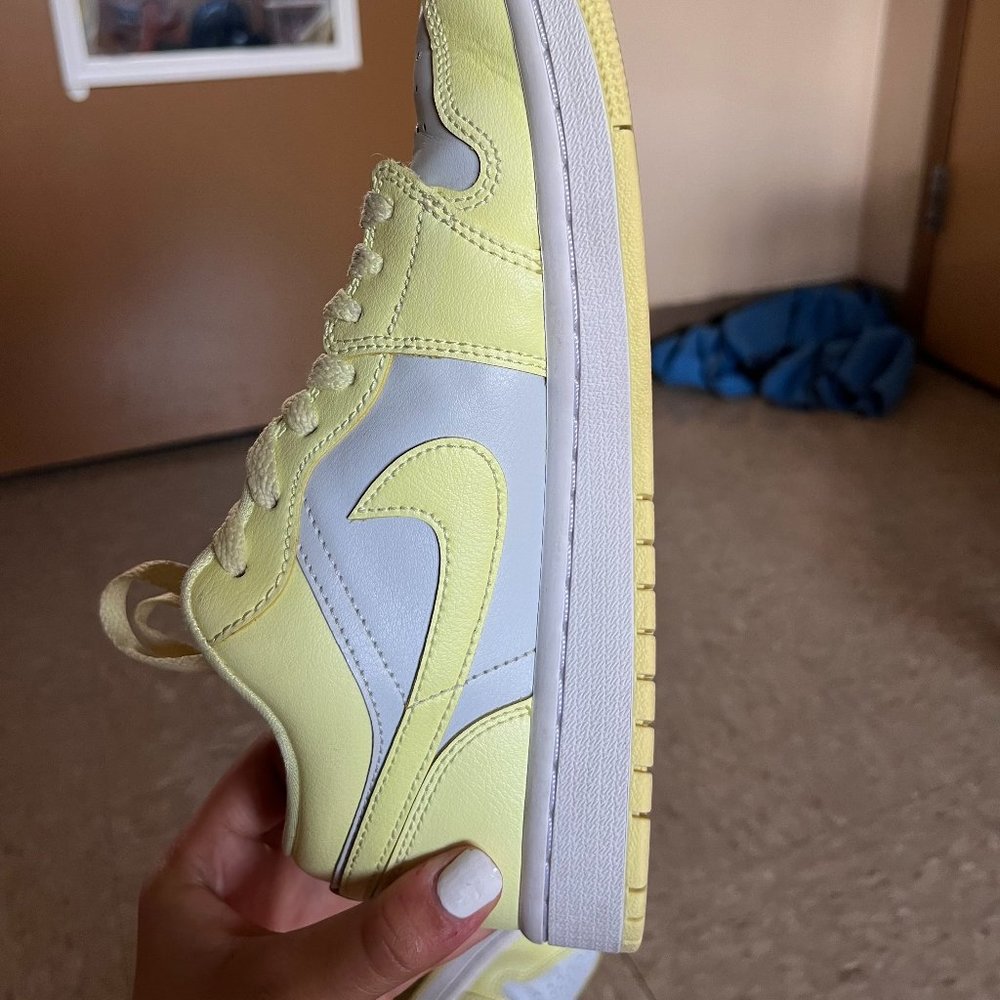 Air Jordan 1 Low butter yellow "Lemonade" Sneaker